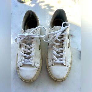 Women's Worn Veja Campos Size 10/41